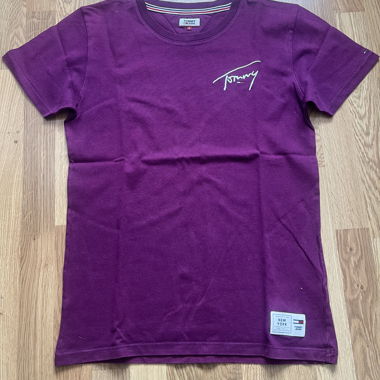 T-shirt Tommy Jeans lilla S