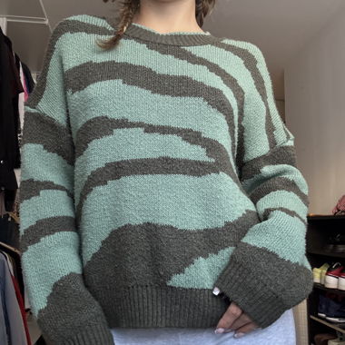 Gestreifter Oversize-Pullover in Grün