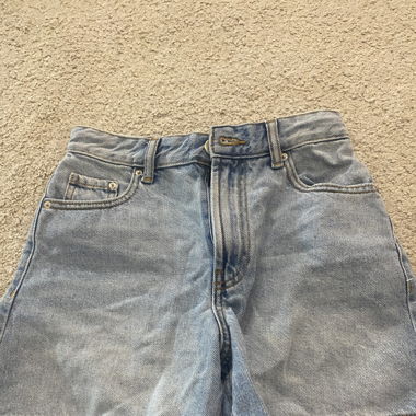 Kurze Jeanshose