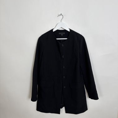 Veste noire à boutons