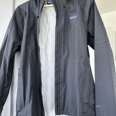 Patagonia Regenjacke schwarz, leicht & funktional