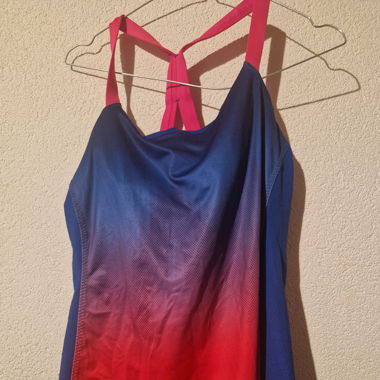 Canotta sportiva con reggiseno