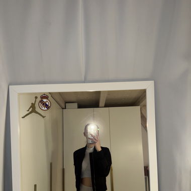 Schwarze Bomberjacke