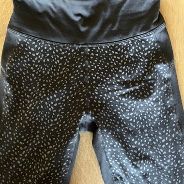 Black patterned sports leggings