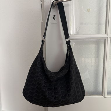 Handtasche gemustert schwarz