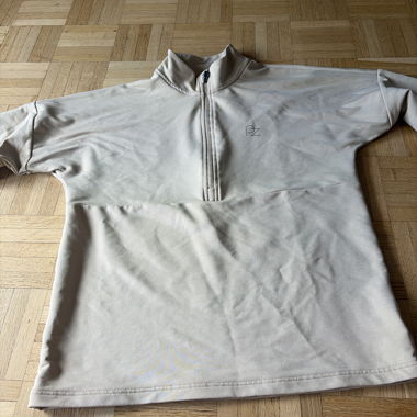 Beige sports shirt with zipper