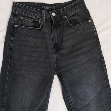 Jeans straight leg eng geschnitten