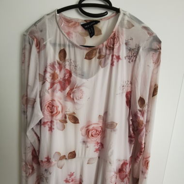 Kleid mit Rosen