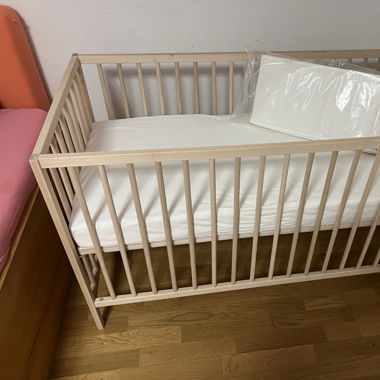 Babybett mit Randschutz