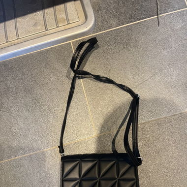 schwarze Handtasche