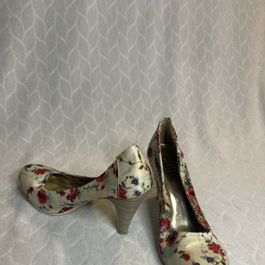 Blumen Heels