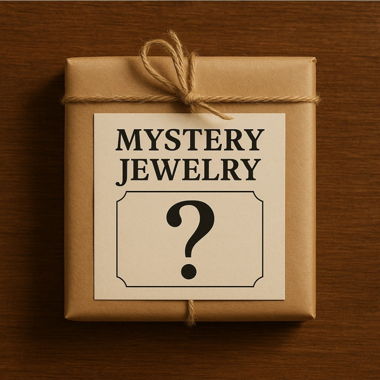Mystery Box mit 4 Anhängern