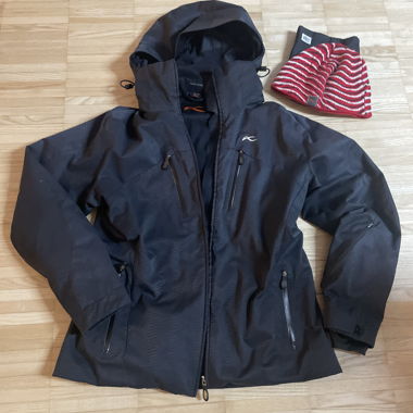 Skijacke mit Mütze