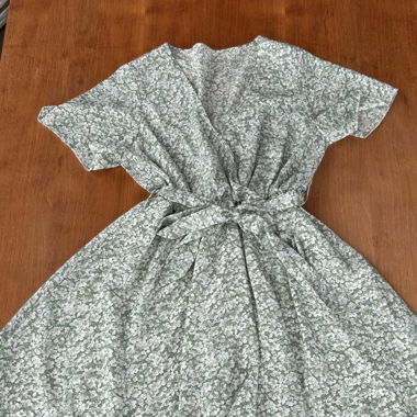 Sommerkleid mit Blumen - Grün