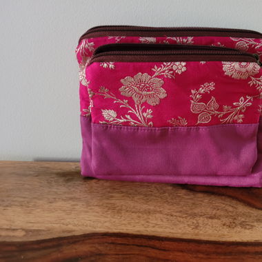 Schönes Necessaire mit Doppel-Etui