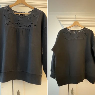 Sweatshirt Marineblau und bestickt