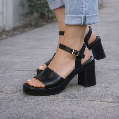 Sandales à talon bloc noires