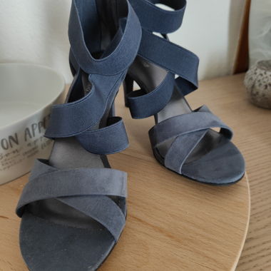 Sandali blu con cinturini