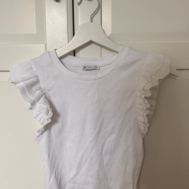 Top a costine Zara con volant