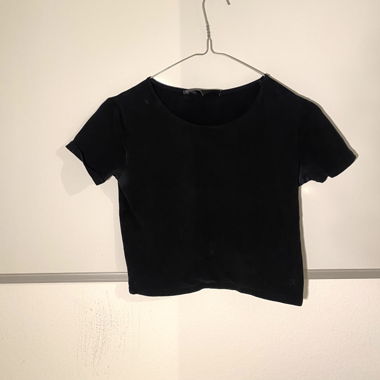 schwarzes Crop top