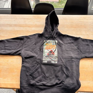 Hoodie noir oversize avec imprimé sur le devant