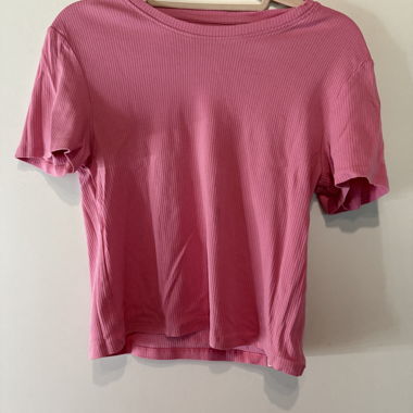 Pinkes geripptes T-Shirt