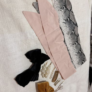 Hair clip set with bows