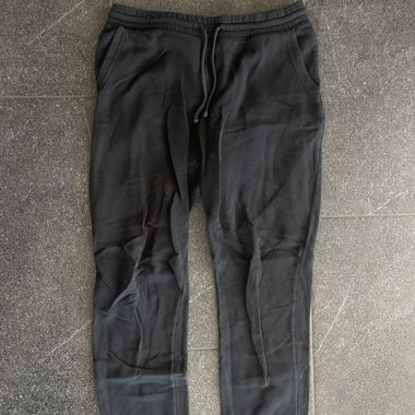 schwarze Jogginghose