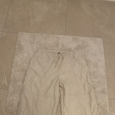 beige windbreaker hosen