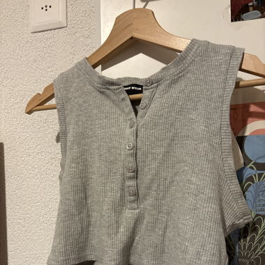 grey top