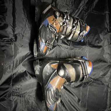 Chaussures de ski Atomic noires et orange