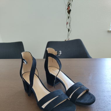 Offene, hohe Schuhe