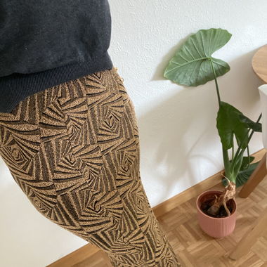 Gold-schwarzer Rock von Nastygal