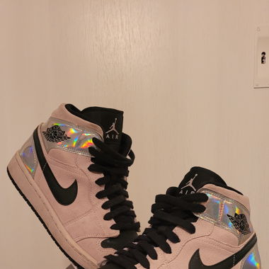 Air Jordan 1 MID