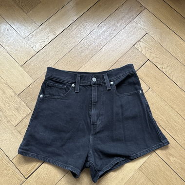 Levi‘s High Waist Mom Shorts 27