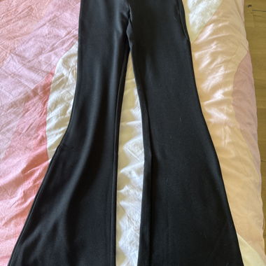 Schwarze Schlaghose petite