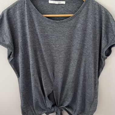 Blau-graues Knoten-T-Shirt