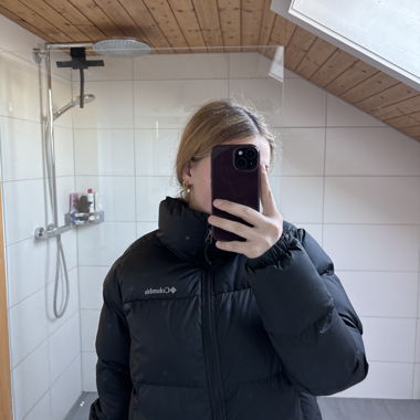 Schwarze Columbia Daunenjacke
