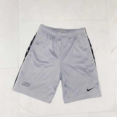 Kurze Nike Hosen