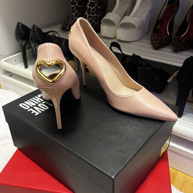 LOVE MOSCHINO Pumps with Heart Detail