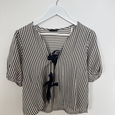 Blusa ZARA a righe con maniche a sbuffo