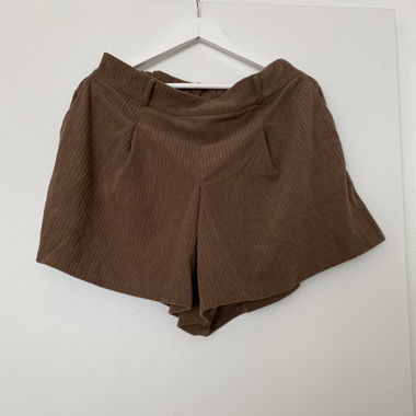 Pantaloncini in velluto a coste marroni