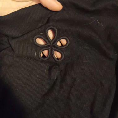 Haut noir Chicorée avec fleur