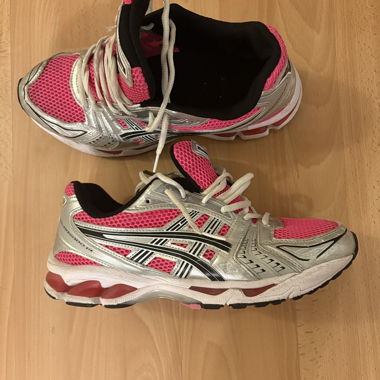 Pink und Silber ASICS Sneakers 