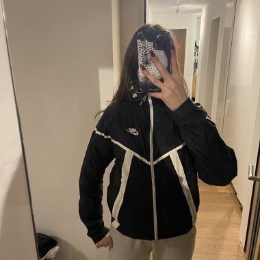Giacca antivento nera Nike