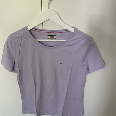 T-shirt Tommy Jeans lilla