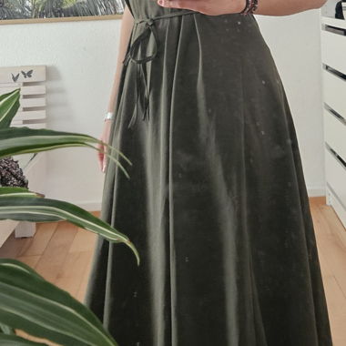 Olive-grünes Sommerkleid