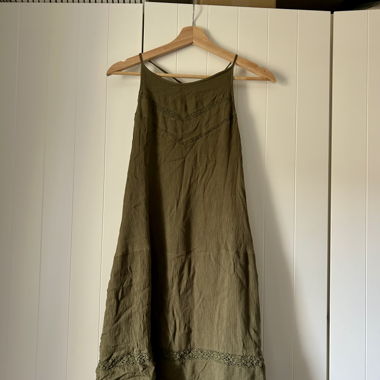 Robe olive à bretelles