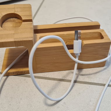 Bambus Ladehalter mit USB