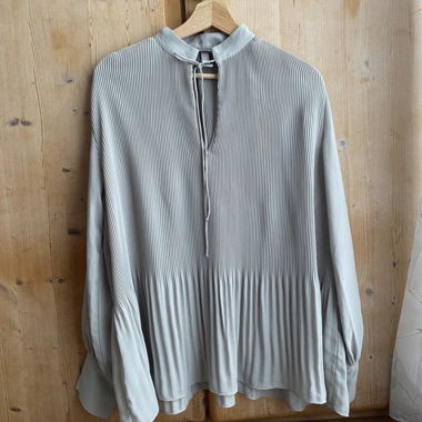 Faltenbluse mit Schlipskragen